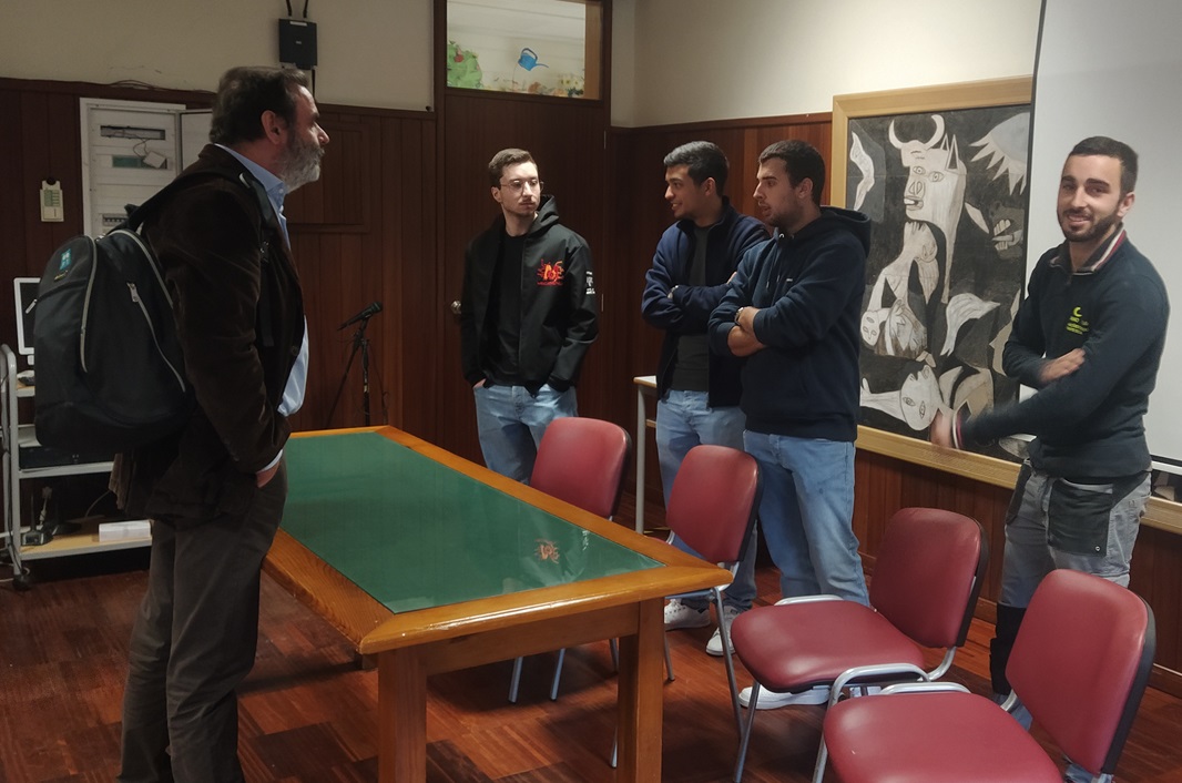 Alunos e Paulo